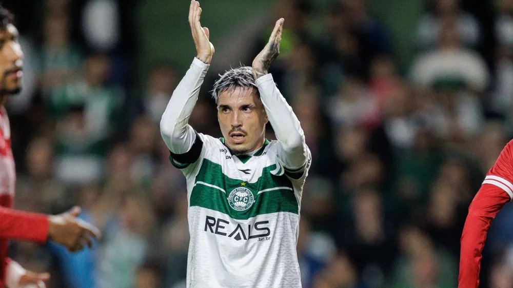 TioWilson_Coxa's tweet photo. Josué Pesqueira agora a pouco na TMC...

Repórter: Pra vc que jogou tantos jogos de Champions League, jogar uma partida contra o Corinthians é uma motivação a mais?

Josué: O que me motiva é o Coritiba e não os adversários!

JOSUÉ É GIGANTE! https://t.co/nAX4N6nORD