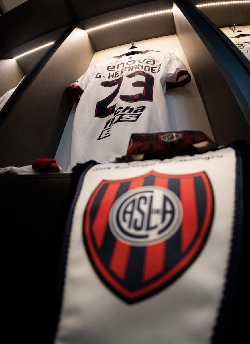 fedegiannetti93's tweet photo. La camiseta. La cinta. El escudo. Nosotros. Todos te vamos a estar esperando una vez más. Te lo ganaste con coraje y lealtad. 🤝

Sos San Lorenzo, Tonga. Y por eso vamos a estar SIEMPRE con vos. 💙❤️ https://t.co/iibWjjkgYd