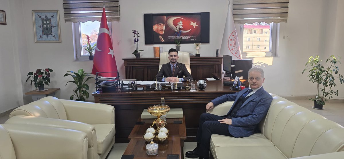 erzincanism's tweet photo. İl Sağlık Müdürümüz Dr. Cihan TEKİN Tercan İlçe Devlet Hastanesi Başhekimi Dr. Muhammed Fatih IRMAK’a hayırlı olsun ziyaretinde bulundu.

Ardından hastanenin farklı hizmet birimlerinde incelemelerde bulunan İl Sağlık Müdürümüz, tedavi gören hastalarla da yakından ilgilendi. https://t.co/StIdbbvoAy