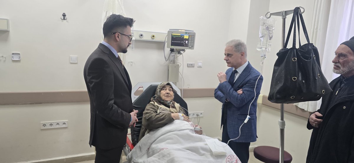 İl Sağlık Müdürümüz Dr. Cihan TEKİN Tercan İlçe Devlet Hastanesi Başhekimi Dr. Muhammed Fatih IRMAK’a hayırlı olsun ziyaretinde bulundu.

Ardından hastanenin farklı hizmet birimlerinde incelemelerde bulunan İl Sağlık Müdürümüz, tedavi gören hastalarla da yakından ilgilendi.