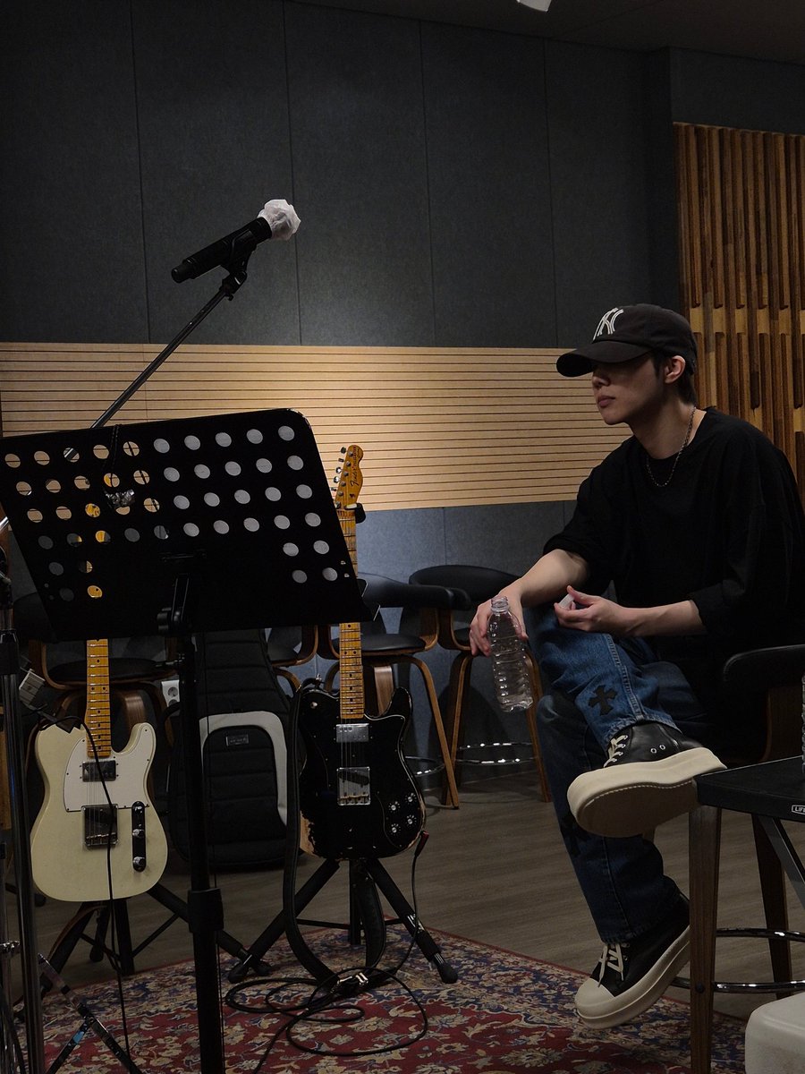 [SNS] 260313 INFINITE Sunggyu Bstage Update

"Heading home after practicing for my congert*!! Have a great night's sleep, everyone 🫡🫡 Good night"

* He made a typo (and didn't notice even after someone pointed it out 🤣), it should be concert

#인피니트 #성규 #김성규