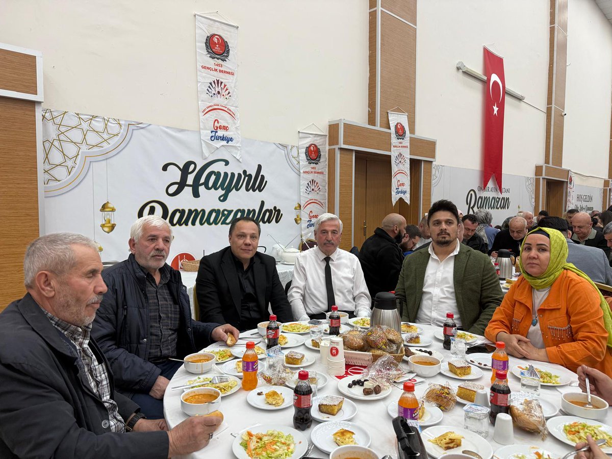 Yönetim Kurulu Üyelerimiz Harun Sözen, Selim Emre, Musa Kalkan ve Meral Ateş ile birlikte; 1453 Gençlik Derneği'nin düzenlemiş olduğu geleneksel iftar programına katılım sağladılar. 

Nazik davetlerinden dolayı kendilerine teşekkür ediyoruz. 

<a href="/RTErdogan/">Recep Tayyip Erdoğan</a> 
<a href="/hakanhanozcan/">Hakan Han ÖZCAN 🇹🇷</a>