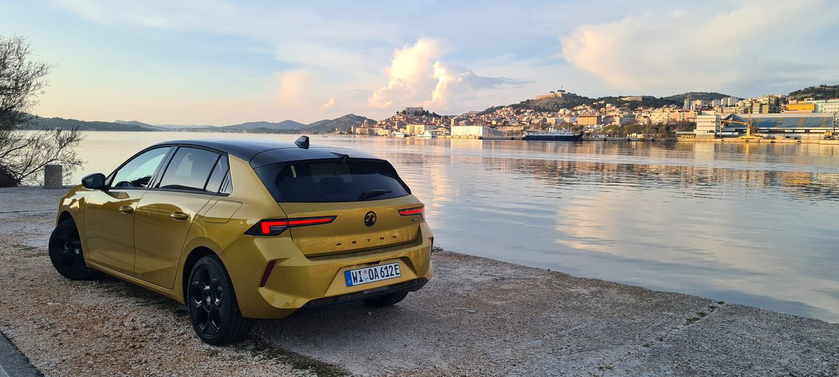 MttRbnsn's tweet image. Today's route has been spent in the @VauxhallPR #Astra #PHEV, in the hatch-specific colour of Electric Yellow.