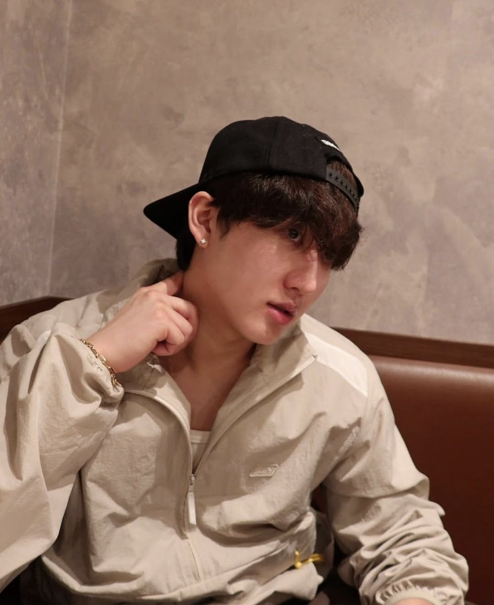tôria VAI VER O SKZ DNV tweet media
