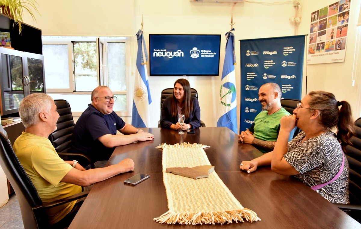 maritavillone's tweet photo. Recibimos a Adrián Ferraetas, Director del Comité Nacional de Patinaje de Velocidad de la Confederación Argentina de Patín! Felices de tener este fin de semana la Primer Fecha de la Liga Nacional de Clubes! 💪 https://t.co/CDnG77GXPp