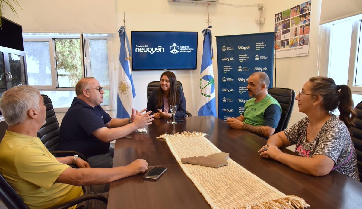 maritavillone's tweet photo. Recibimos a Adrián Ferraetas, Director del Comité Nacional de Patinaje de Velocidad de la Confederación Argentina de Patín! Felices de tener este fin de semana la Primer Fecha de la Liga Nacional de Clubes! 💪 https://t.co/CDnG77GXPp