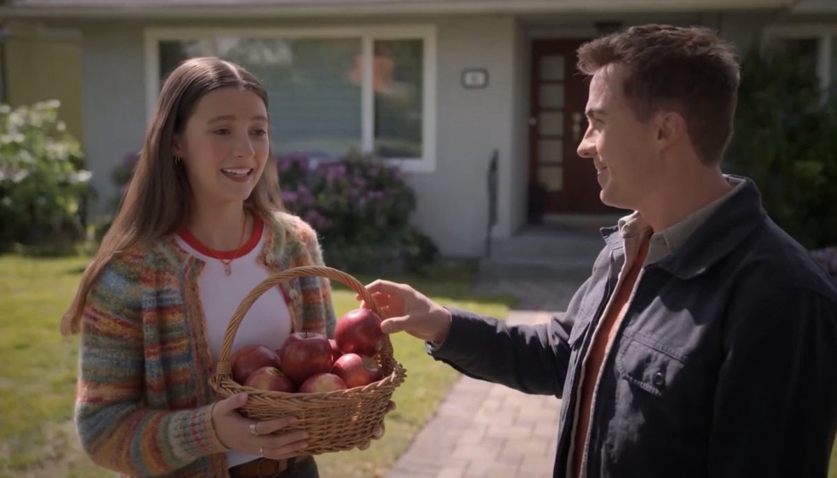 Johnny Applepeel tweet media