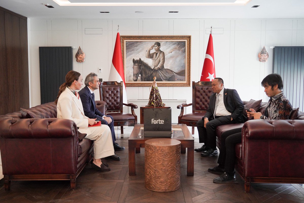 AchmadRPurnama's tweet image. 📍 Ankara | 12 March 2026

🏢 I also received a courtesy visit from representatives of MilSOFT, including Mr. Serhan Çiçek. We exchanged views on potential opportunities for collaboration, particularly in the areas of technology, innovation, and the defence sector.

#IniDiplomasi