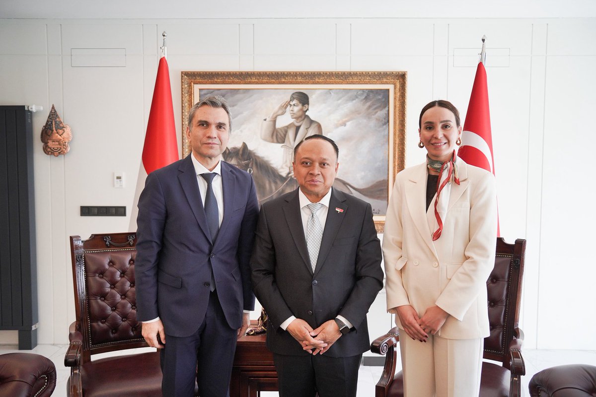 AchmadRPurnama's tweet image. 📍 Ankara | 12 March 2026

🏢 I also received a courtesy visit from representatives of MilSOFT, including Mr. Serhan Çiçek. We exchanged views on potential opportunities for collaboration, particularly in the areas of technology, innovation, and the defence sector.

#IniDiplomasi