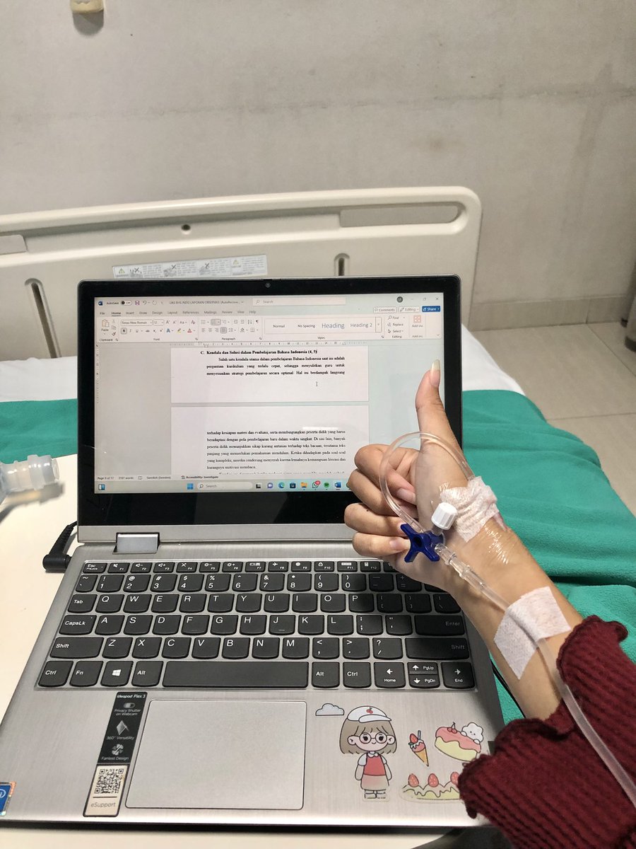 fallinbrunette's tweet photo. Juni tahun lalu. Memang sering keluar masuk RS karena punya riwayat autoimun SLE. After keluar RS, besoknya langsung KKN😭🤘🏻

I hope everyone in the best of health💗🫰🏻 https://t.co/JuUxzTKK9e