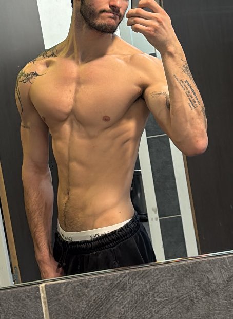 Ark@ Fabi0 tweet media