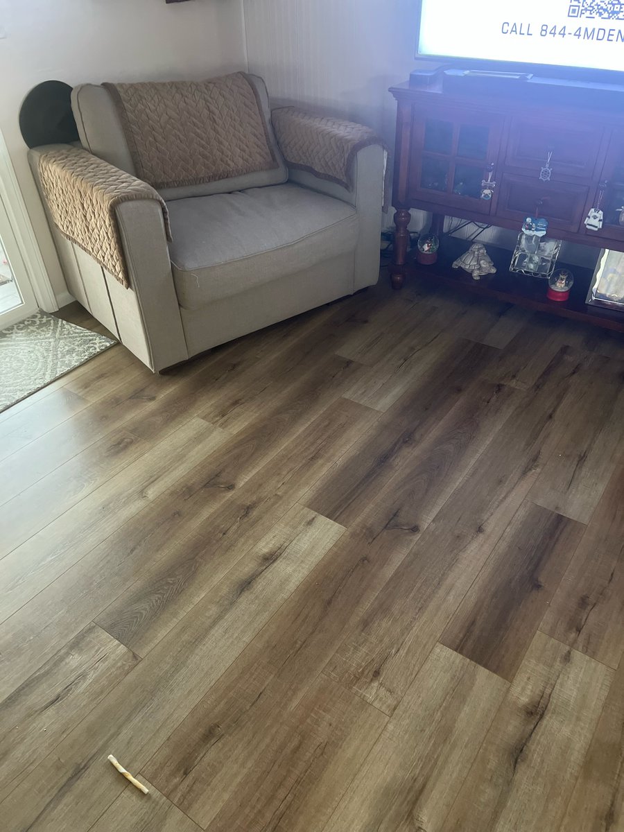 Fresh Install Spotlight! ✨

Bella Vista High-Performance Laminate in Ferdinand looks amazing in the home of our sales duo, Mike &amp; Steve “Smitty” Smith! Warm tones, great texture, and serious durability.

👉 johnsonhardwood.com/products/bvs-1…
