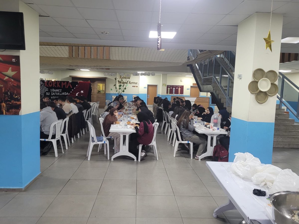 Adana Önder İmam hatipliler Derneği ADİM-DER ve Yüreğir İmam Hatip Ortaokul idaresi olarak öğrencilerimize iftar yemeği verdik. Vesile olup katkıda bulunan eczacı Bilal Özdemir beyden de Allah razı olsun, hayırlarını kabul eylesin.