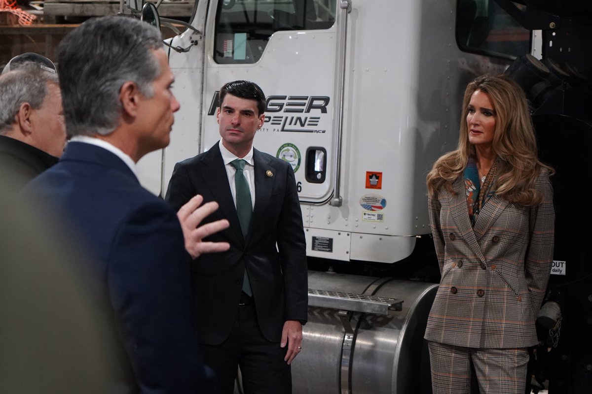 Kelly Loeffler tweet media