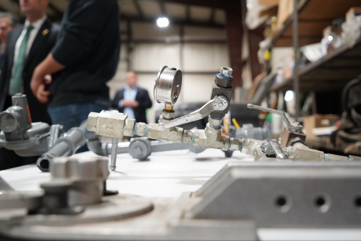 Kelly Loeffler tweet media