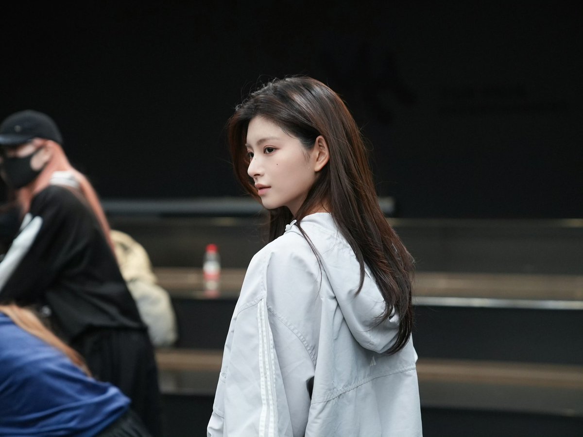 yiren pics tweet media
