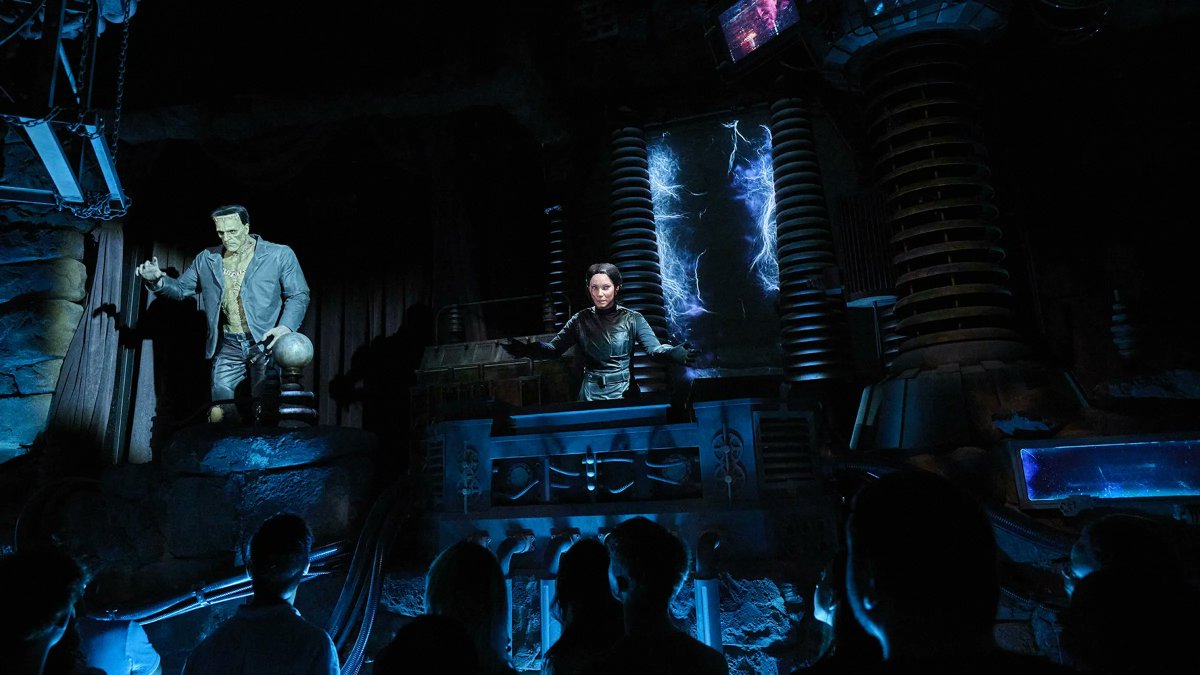 Blooloop's tweet image. Discover the top 8 immersive #trends in the attractions industry for 2026 tinyurl.com/3cvhxhe6