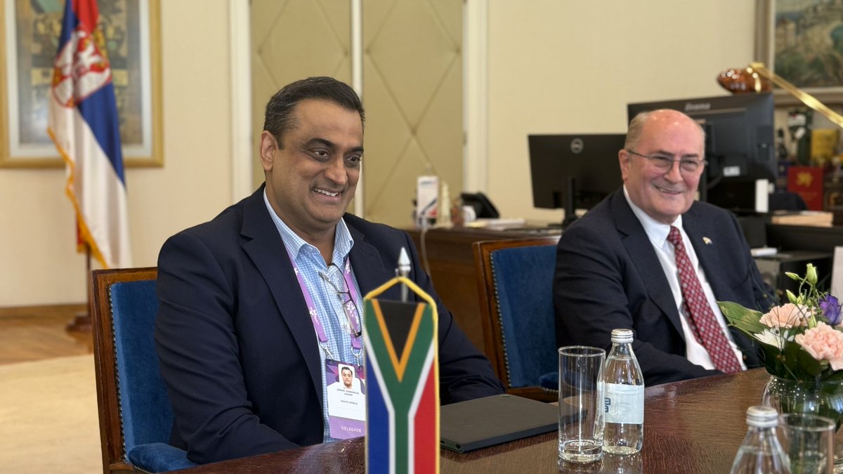 Генерални секретар Министарства спољних послова Душан Козарев <a href="/DKozarev1984/">Душан Козарев / Dusan Kozarev</a> састао се данас са делегацијом Републике Јужне Африке, коју су чинили саветник у Амбасади Јужноафричке Републике у Атини, која на нерезиденцијалној основи покрива и Србију, Џејмал Ананд и почасни конзул