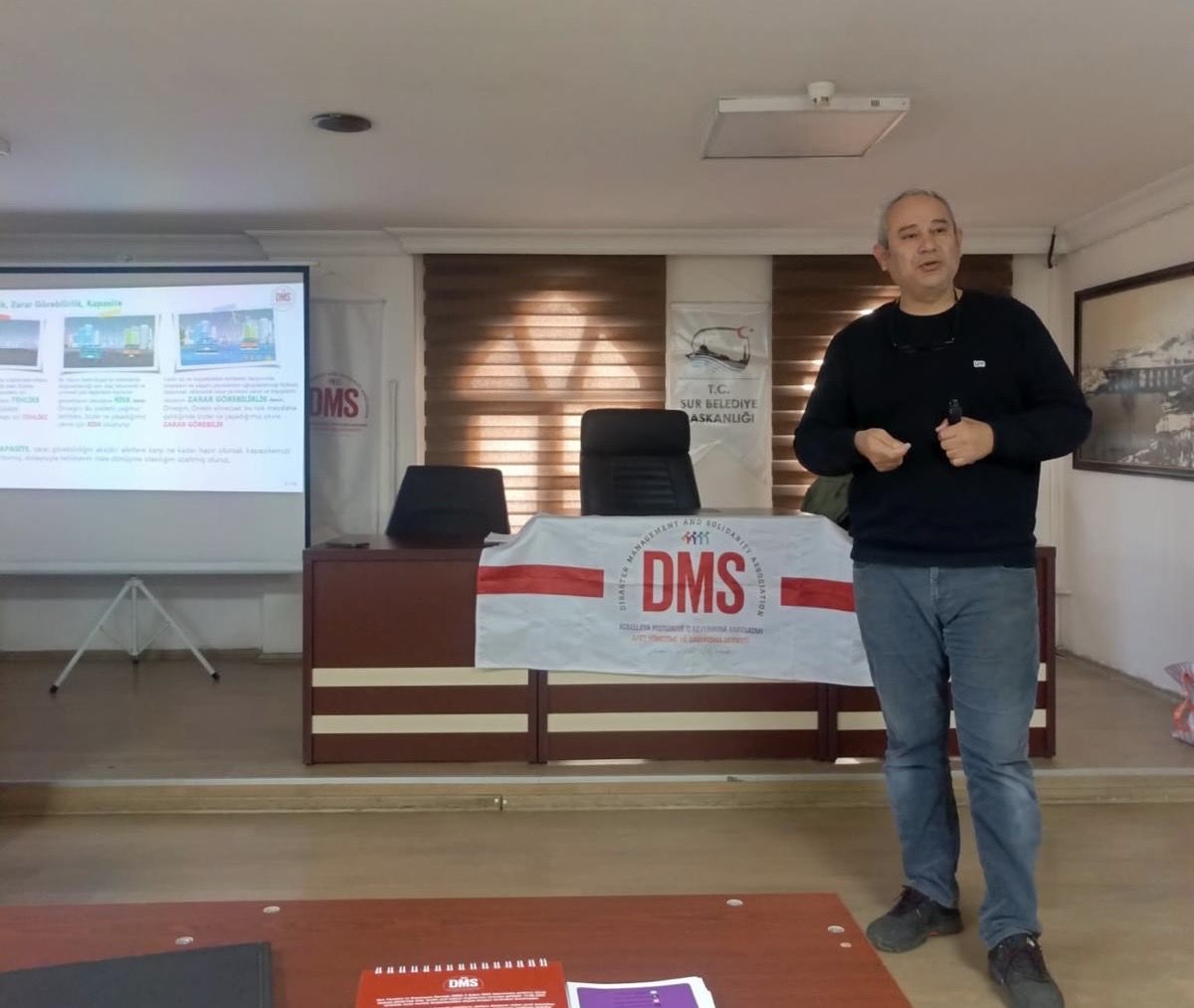 Derneğimiz tarafından Sur Belediyesi personeline ’Afet Farkındalık’ ve ‘Afet ve Toplumsal Cinsiyet Eşitliği’ eğitimi verildi.

#Afet #Karesat #Eğitim #Perwerde
#Amed #Diyarbakır #Sur 
<a href="/saredariyasur/">Sur Belediyesi</a> 
<a href="/GulanOnkol/">Gulan Fatma Önkol</a> <a href="/orhan_adnan/">Adnan Örhan</a>