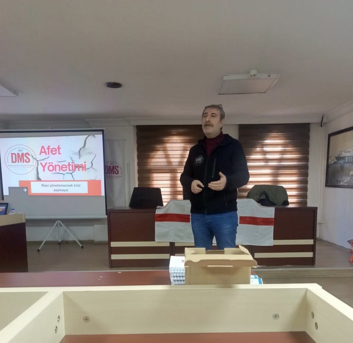 afetyonetim_dms's tweet photo. Derneğimiz tarafından Sur Belediyesi personeline ’Afet Farkındalık’ ve ‘Afet ve Toplumsal Cinsiyet Eşitliği’ eğitimi verildi.

#Afet #Karesat #Eğitim #Perwerde
#Amed #Diyarbakır #Sur 
@saredariyasur 
@GulanOnkol @orhan_adnan https://t.co/UG3GqqNPtL