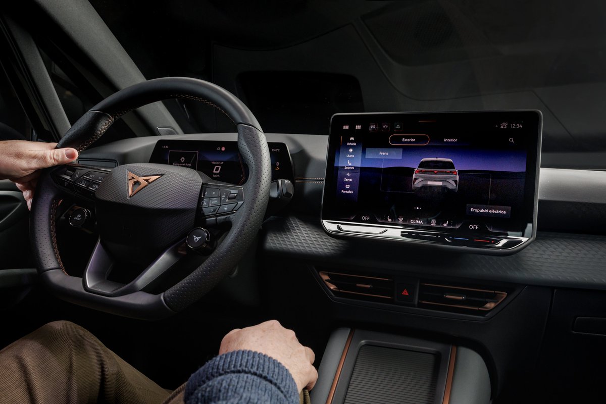 El català avança al sector de l’automoció. 🚗

Després del CUPRA Born, el nou CUPRA Raval també incorporarà els menús en català. I aquest any la nova versió del CUPRA Tavascan també els portarà.

Seguim treballant amb <a href="/tuSEAT/">SEAT España</a> perquè cada cop més vehicles incorporin el català.