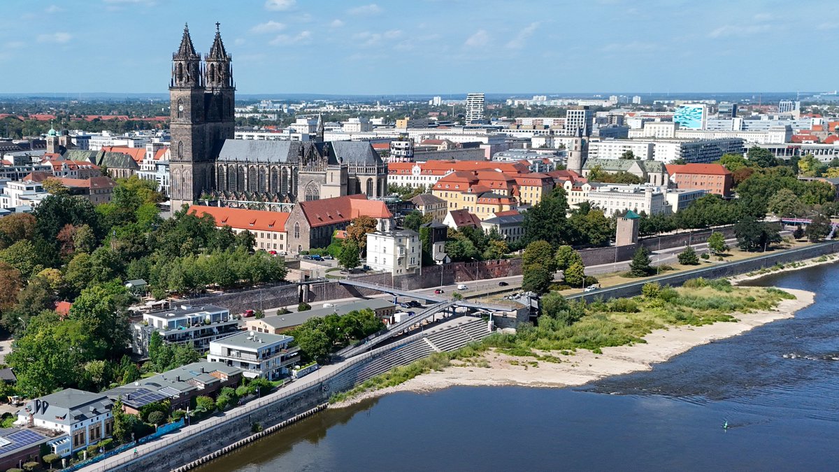 Volksstimme's tweet photo. Diskussion um Finanzen: Nach Köln: Kommt jetzt auch Eintritt für den Magdeburger Dom? https://t.co/5CqADJCxJg https://t.co/4JjdHyGIf4