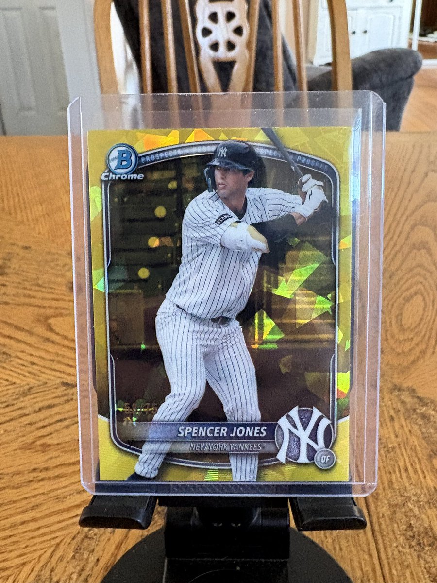 HennesseyCards's tweet image. Few cards leftover from the sale. 
Looking to move all feel free to ask for prices or make offers!
Vlad Blue/99
Dominguez Image Variation
Jones and Lombard Both/75