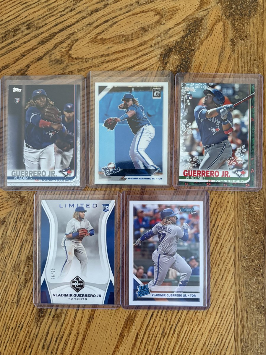 HennesseyCards's tweet image. Few cards leftover from the sale. 
Looking to move all feel free to ask for prices or make offers!
Vlad Blue/99
Dominguez Image Variation
Jones and Lombard Both/75
