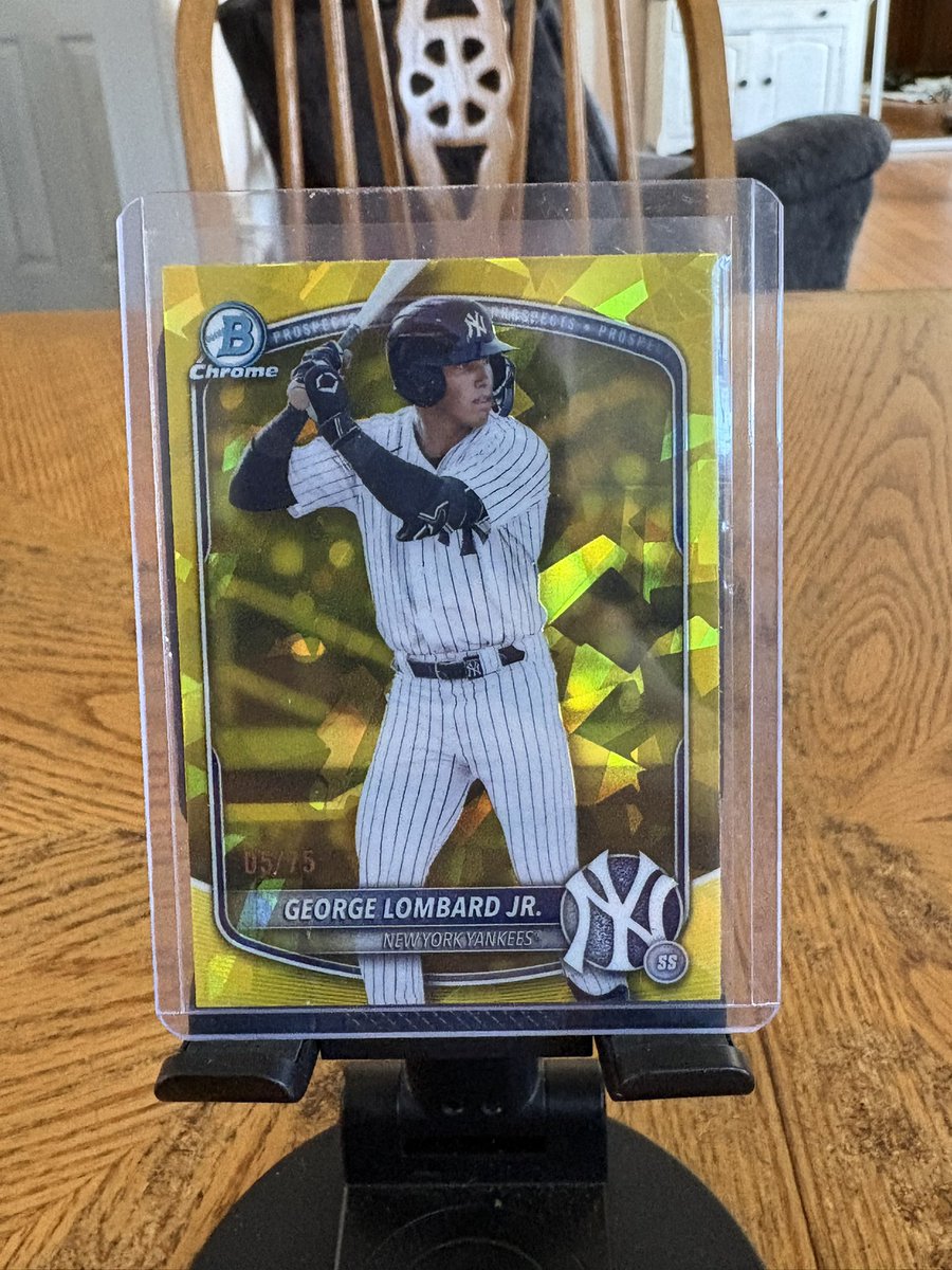 HennesseyCards's tweet image. Few cards leftover from the sale. 
Looking to move all feel free to ask for prices or make offers!
Vlad Blue/99
Dominguez Image Variation
Jones and Lombard Both/75