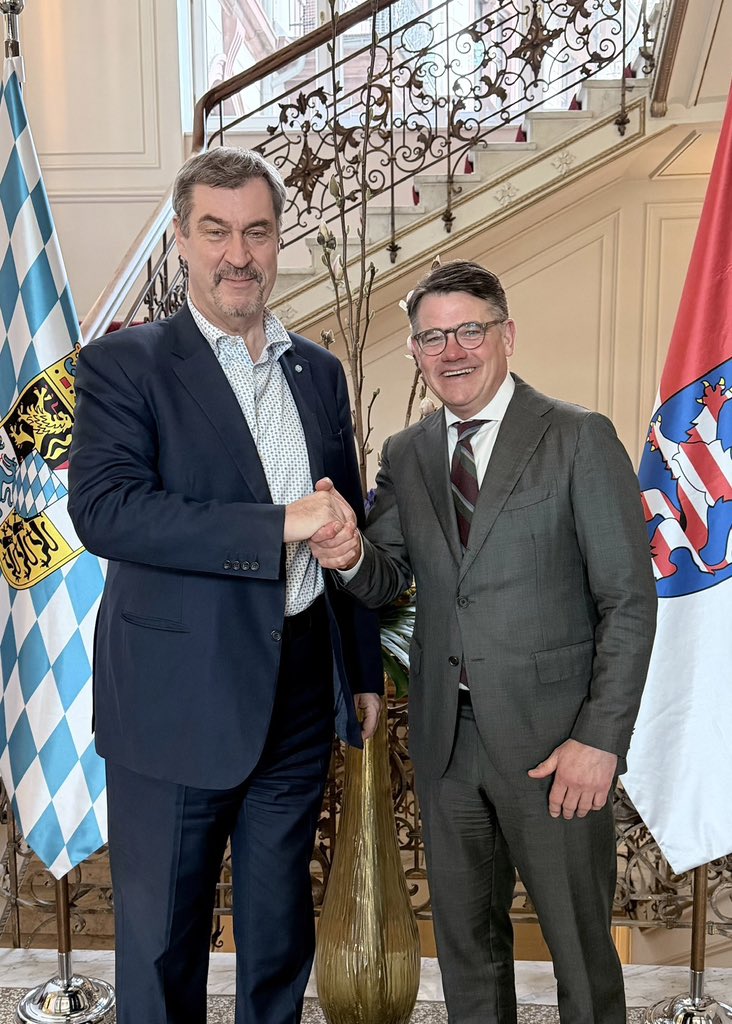 Markus_Soeder's tweet image. Auf gute Nachbarschaft! Bayern und Hessen sind enge Partner. War heute bei MP-Kollege @BorisRhein_cdu in Wiesbaden zum freundschaftlichen Besuch. Unsere Länder haben eine enge Verbindung und sind beide sehr erfolgreich: #Bayern und #Hessen gehören beim Länderfinanzausgleich ins