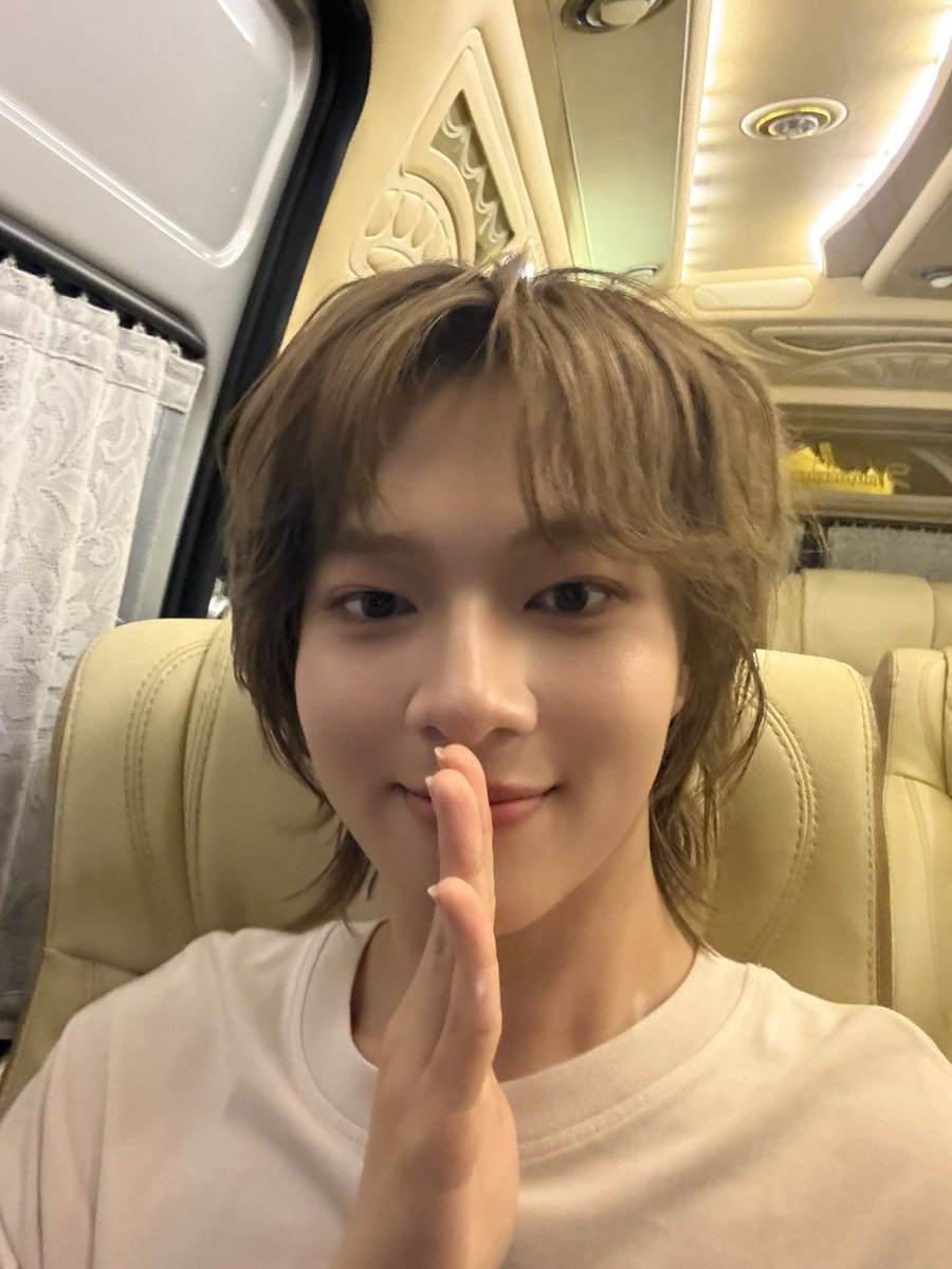 ดีใจมากเลยครับ ขวัญใจมหาชน 3 ปีซ้อนแล้วน้า ขอบคุณทุกคนมาก ๆ เลยนะงับ ขออภัยด้วยนะครับที่นุติดภารกิจไปรับด้วยตัวเองไม่ได้ แต่ลุ้นอยู่ตลอดเวลาเลย (ขอบคุณเฮียและพี่ออฟที่ขึ้นรับแทนด้วยนะค้าบ) ขออนุญาตกล่าวขอบคุณทางนี้นะครับ ขอขอบคุณทาง <a href="/NineEntertain/">ข่าวบันเทิง 9Entertain</a> มาก ๆ