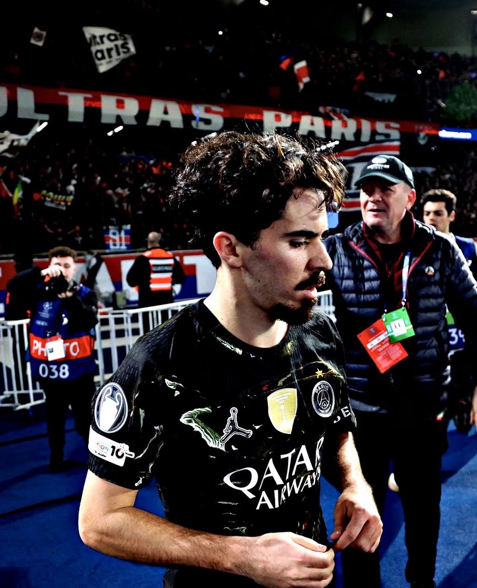 𝑽𝑰𝑻𝑰𝑵𝑯𝑨 𝑭𝑹 tweet media