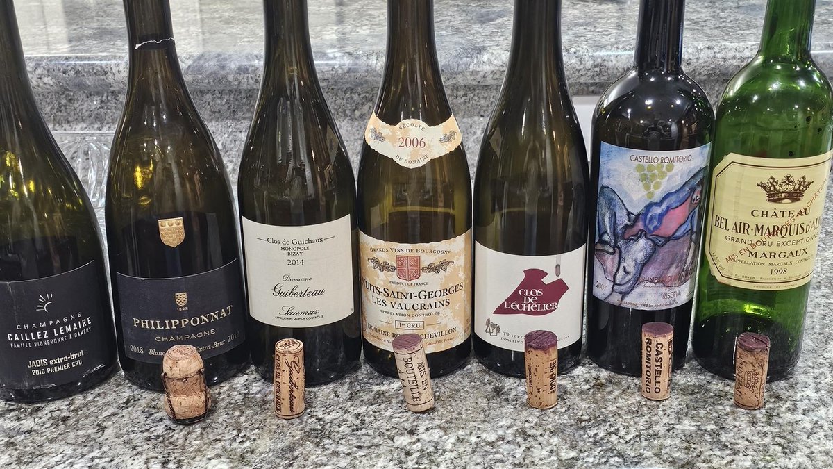 tastefulcellars's tweet photo. Had some friends over last Friday night, we had some AMAZING wines. 2010 @champagne_caillez_lemaire Jadis, 2018 @champagne_philipponnat Extra Brut, 2014 @domaineguiberteau Guichaux, 2006 Chevillon Vaucrains!! 2017 @domaine_des_roches_neuves l'Echelier, 2007… https://t.co/9YEsbqGhWo