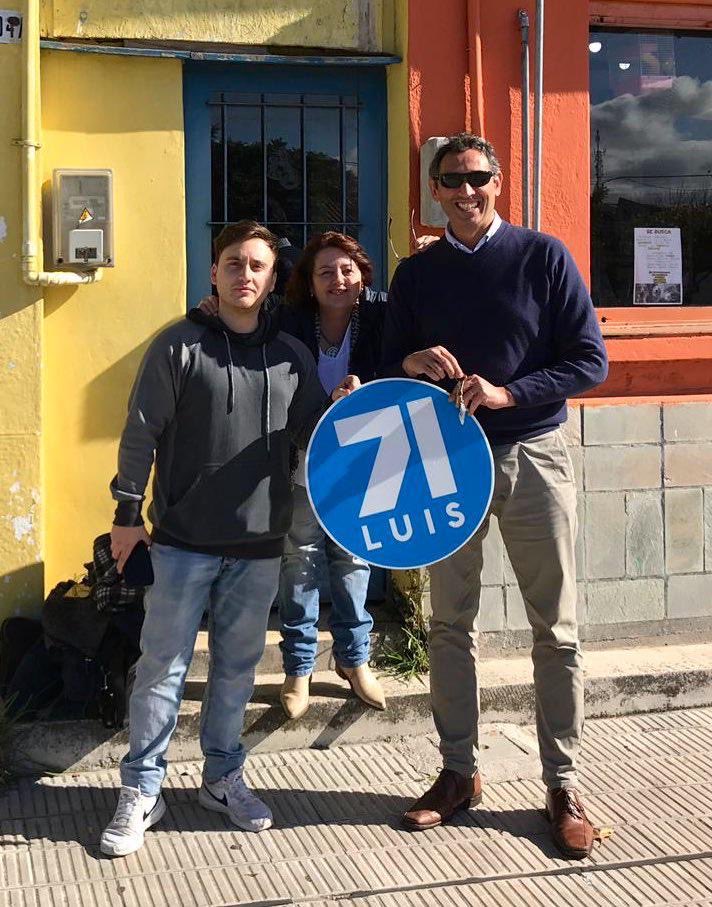 Recordar a Andrés es recordar a alguien que lo dio todo por sus convicciones.

Un blanco de alma, que entregó su vida a la Lista 71 y al servicio de la gente. Siempre con una sonrisa que transmitía cercanía y seguridad.

Hoy lo recordamos con respeto, cariño y orgullo. 🤍