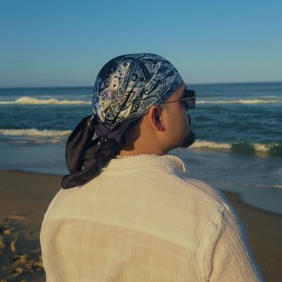 Alexxghh's tweet photo. entering my prime 🌞
•
•
•
#sun #beach #sunkissed #versace #nc 
#NewProfilePic https://t.co/tJoNDTq6DC