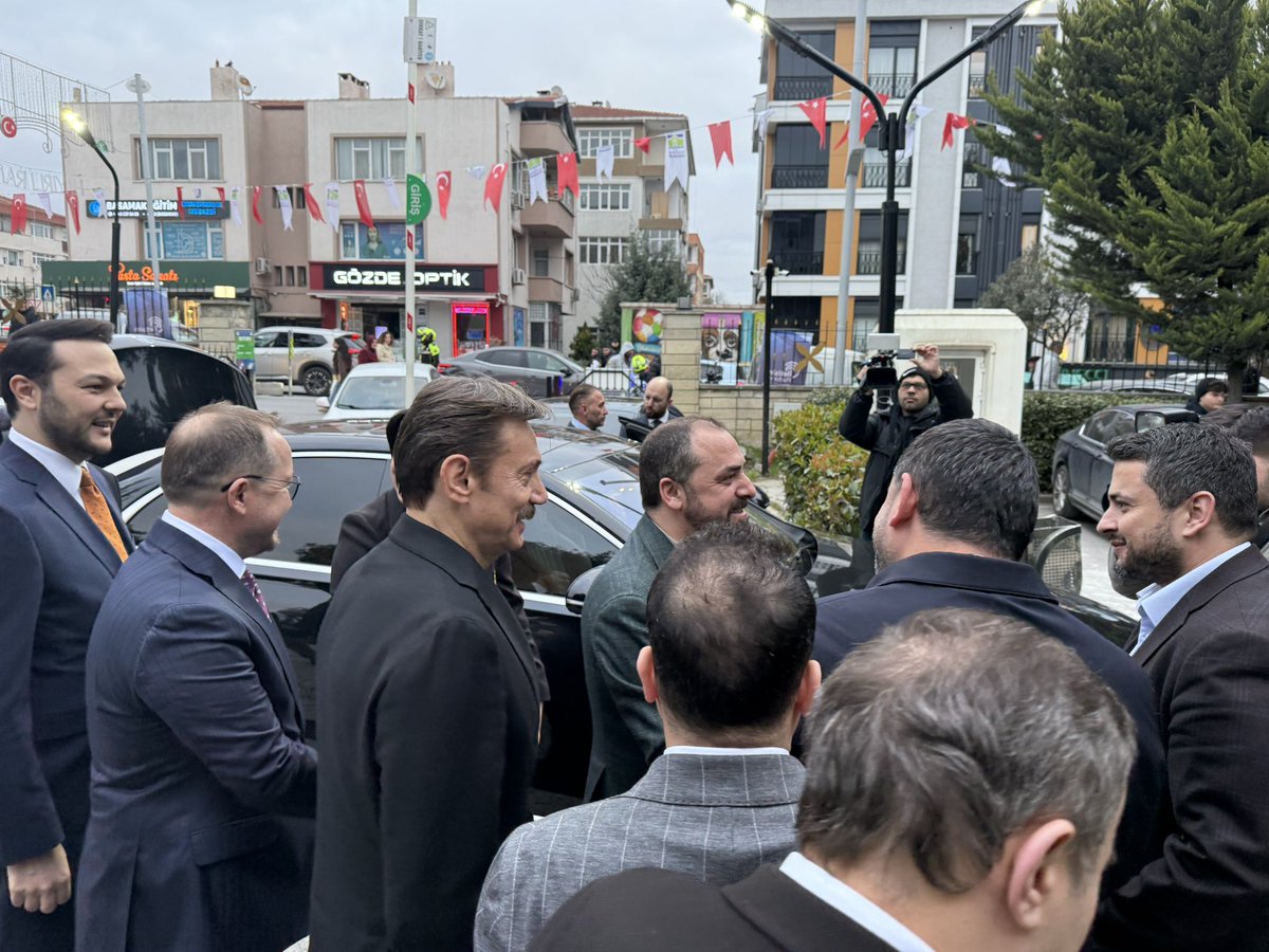 Genç iletişimcilerimizle aynı sofrada buluştuğumuz anlamlı bir iftar programında bir araya geldik.   

İletişim alanında eğitim gören genç kardeşlerimizle sohbet edip düşüncelerini dinlemek bizler için çok kıymetliydi.  

AK Parti Genel Başkan Yardımcımız Sayın Faruk Acar’ın