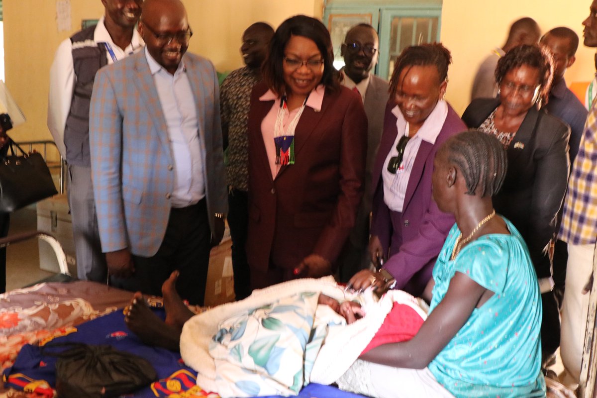 WHOSouthSudan's tweet photo. As part of the Health Minister’s Initiative on Maternal &amp; Newborn Health, @WHO Rep Dr @karamagih joined Minister @sarahrial on a mission to Gogrial, Akon &amp; Malek PHCCs — delivering health supplies for 10K+ people &amp; strengthening access to life-saving care for mothers &amp; newborns. https://t.co/5P1tbswct9