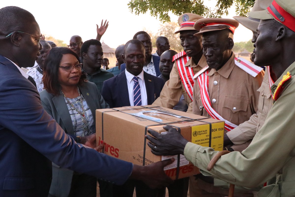 WHOSouthSudan's tweet photo. As part of the Health Minister’s Initiative on Maternal &amp; Newborn Health, @WHO Rep Dr @karamagih joined Minister @sarahrial on a mission to Gogrial, Akon &amp; Malek PHCCs — delivering health supplies for 10K+ people &amp; strengthening access to life-saving care for mothers &amp; newborns. https://t.co/5P1tbswct9