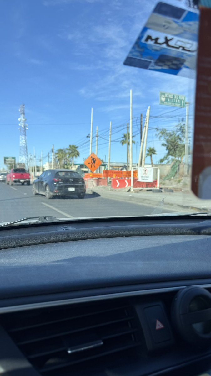 JudithMataa's tweet photo. @andresmijesmx Lleva más de un año las obras de la lateral de Carretera Laredo , generando un tráfico hasta avenida Sendero, para cuando habrá arreglo ? https://t.co/5tzMSnO9aw