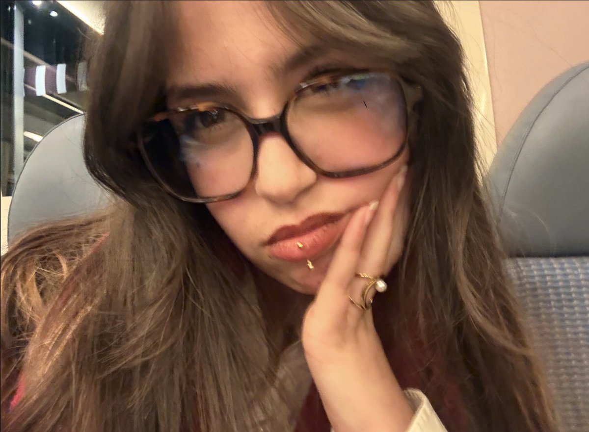 selma_ags's tweet photo. J’ai payer 80€ d’amende, je sais pas comment on va arriver au airbnb et je vais me faire renier par ma famille mais au moins j’ai un piercing sexy https://t.co/88VDXGUJWl