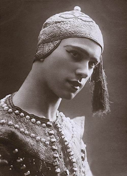 Gay superstar dancer Vaslav Nijinsky was BOTD in 1889 &amp; died in 1950 at 61. His teacher Diaghilev &amp; he were lovers but after many tempestuous years of business &amp; pleasure, Nijinsky was seduced by a dreadful opportunistic woman who forced him 2 have 2 children. Then he went insane