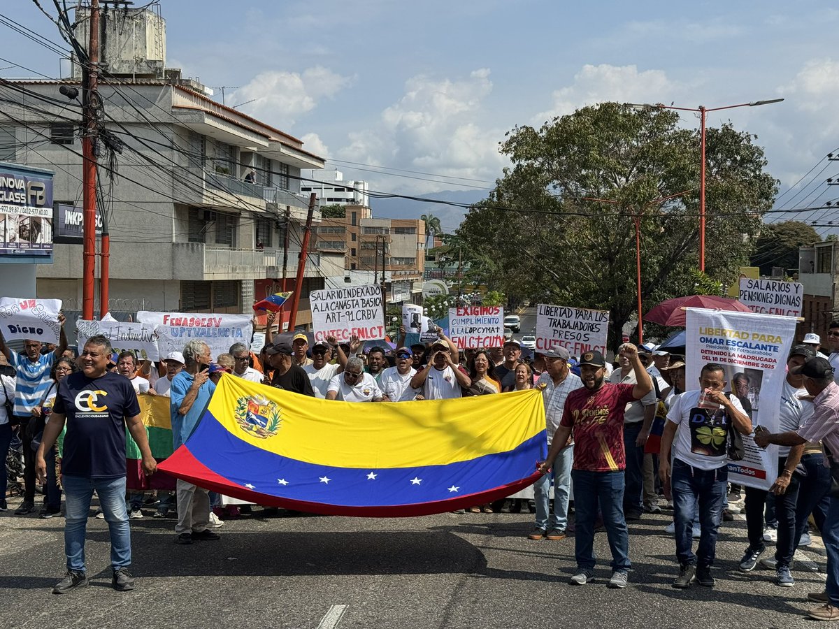 CaraboboConVzla's tweet image. #12Marzo 🇻🇪 | Los trabajadores de #Carabobo se unen en una sola voz y reiteran su derecho a la protesta cívica!

Por la dignidad de cada trabajador, de cada ciudadano de Venezuela y por la libertad plena de todos los inocentes que siguen tras las rejas por pensar distinto.