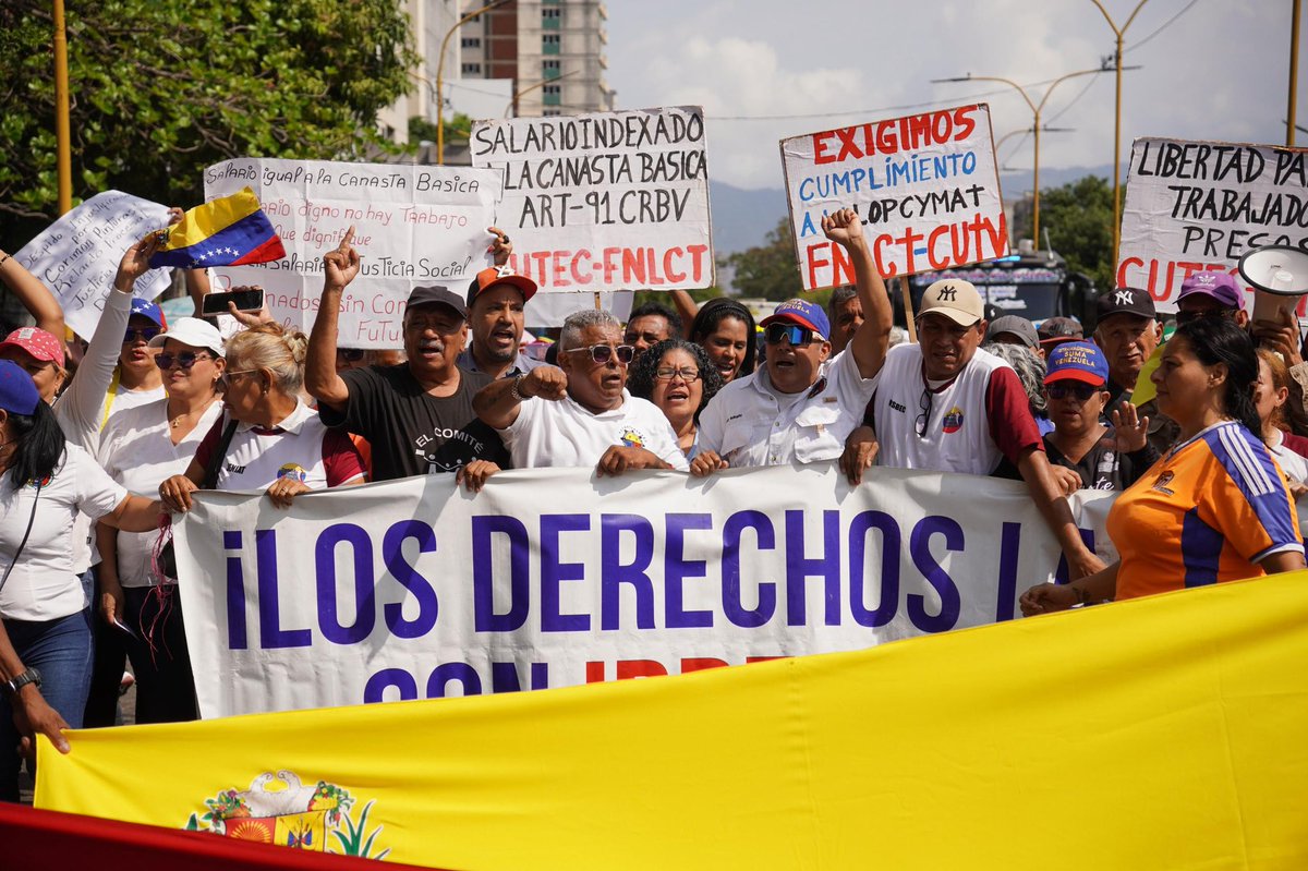 CaraboboConVzla's tweet image. #12Marzo 🇻🇪 | Los trabajadores de #Carabobo se unen en una sola voz y reiteran su derecho a la protesta cívica!

Por la dignidad de cada trabajador, de cada ciudadano de Venezuela y por la libertad plena de todos los inocentes que siguen tras las rejas por pensar distinto.