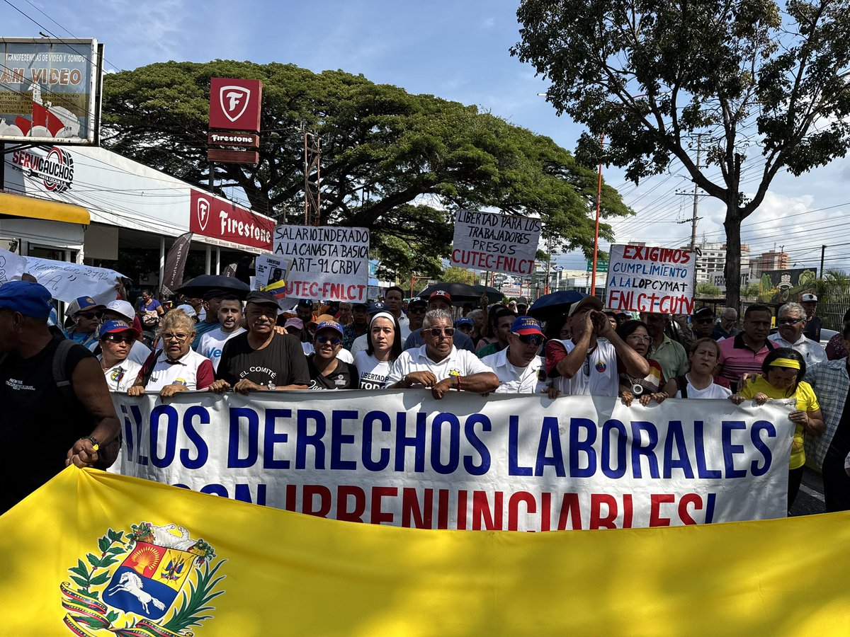 CaraboboConVzla's tweet image. #12Marzo 🇻🇪 | Los trabajadores de #Carabobo se unen en una sola voz y reiteran su derecho a la protesta cívica!

Por la dignidad de cada trabajador, de cada ciudadano de Venezuela y por la libertad plena de todos los inocentes que siguen tras las rejas por pensar distinto.