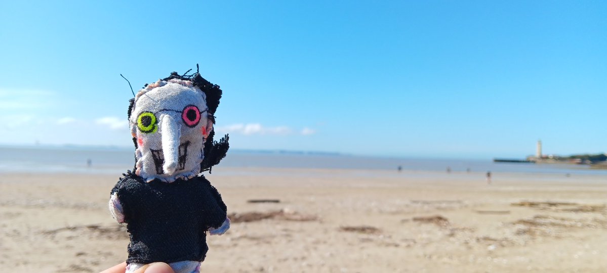 useless worm tweet media