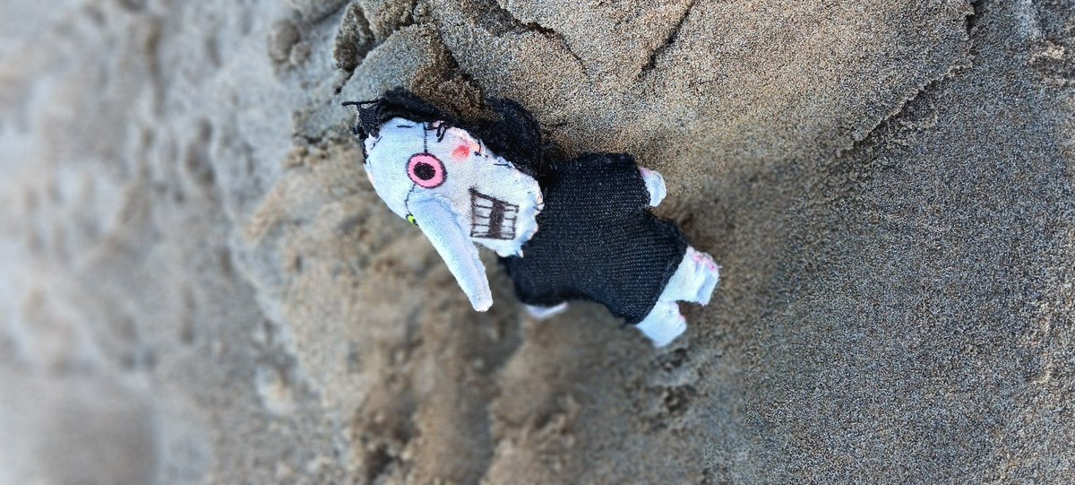 useless worm tweet media