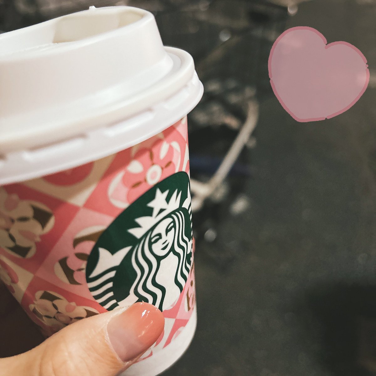 やっぱりほうじ茶ラテなんよ
帰り道があまりにも寒くてスタバに吸い込まれた