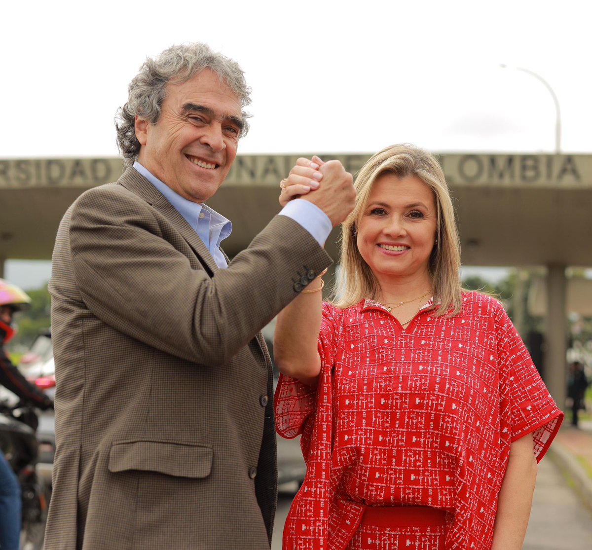 cedielmarin's tweet photo. @EdnaBonillaSeba Excelente fórmula vicepresidencial de Fajardo 
#AdelanteConFajardo 
#Colombia https://t.co/GGplXcooKe