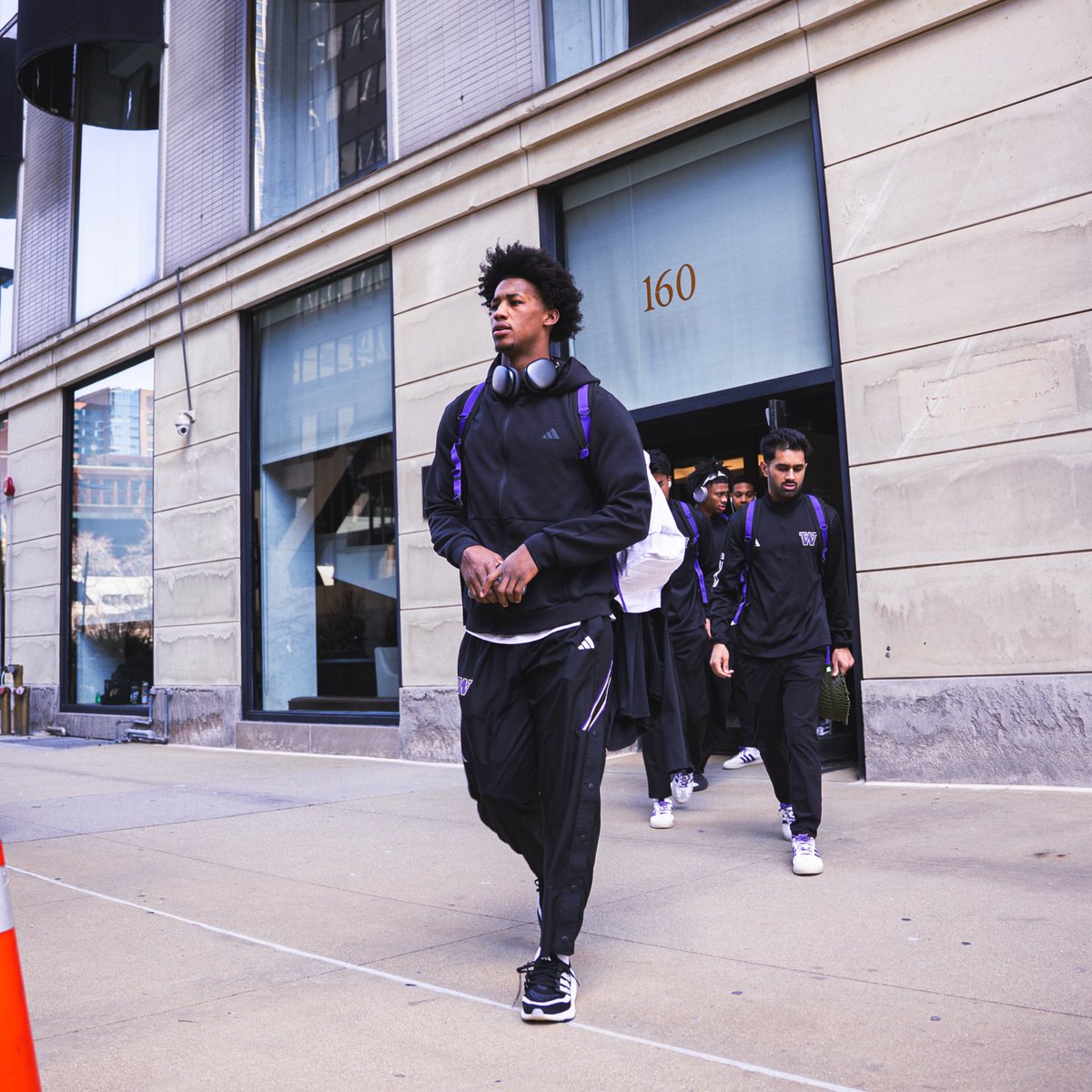 Washington Men's Basketball tweet media