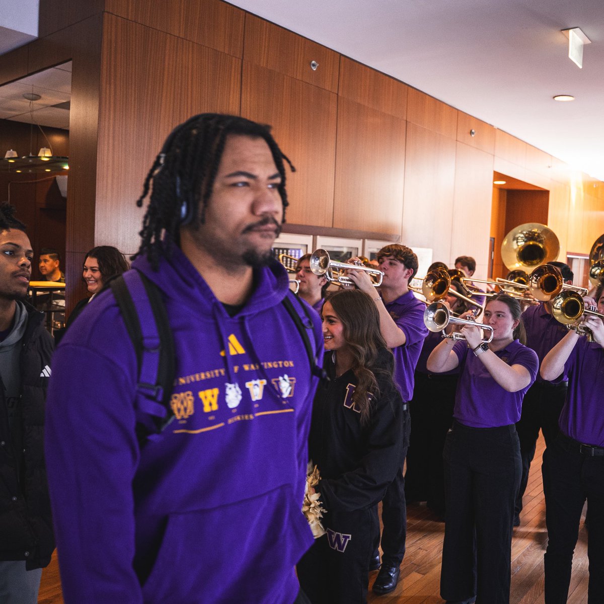 Washington Men's Basketball tweet media